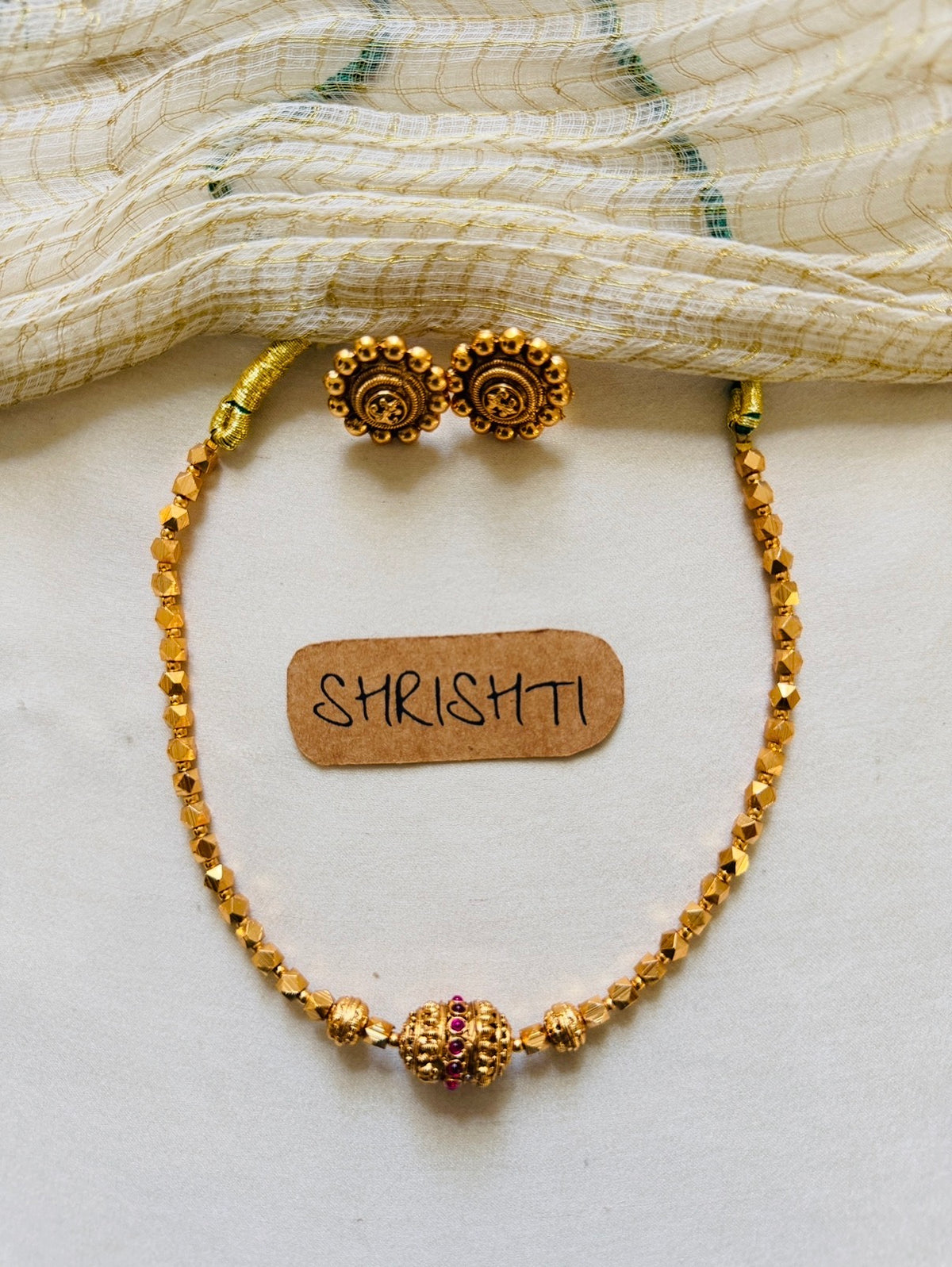 Beads choker