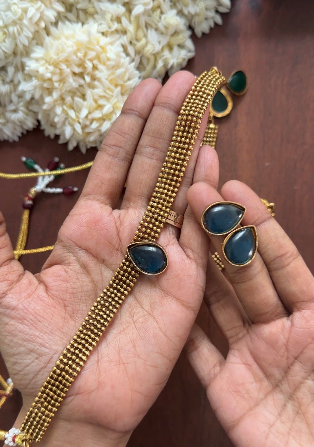Choker chain blue