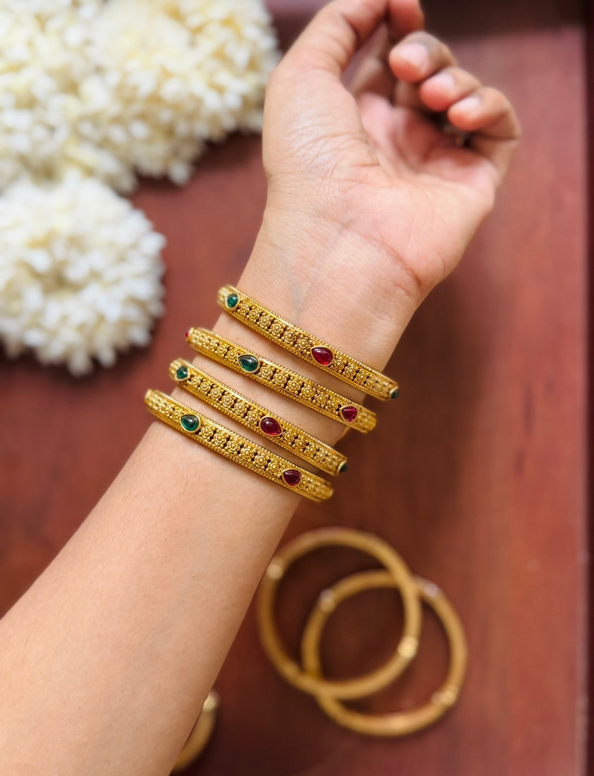 4 pc gold bangles 2.6