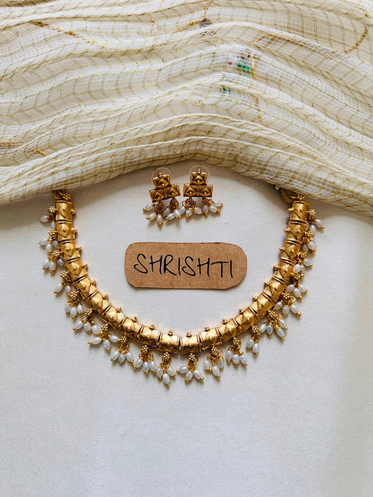Gold pearl Meera