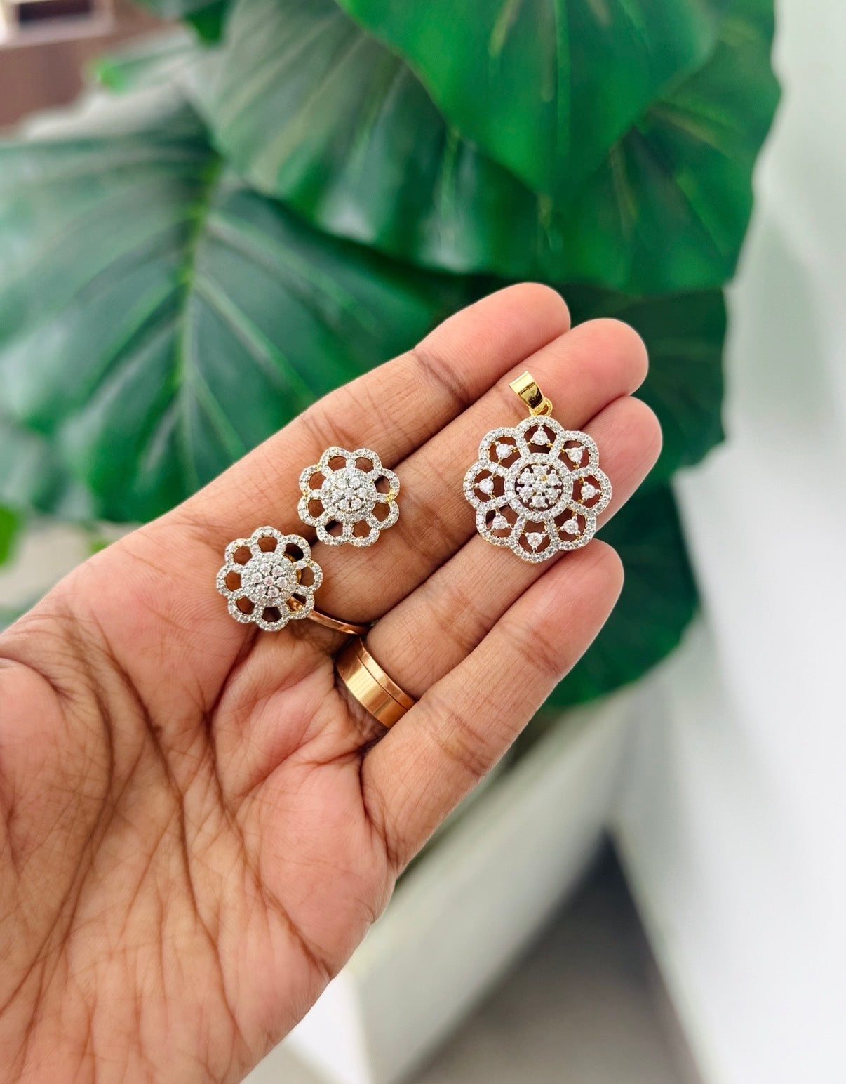 Diamond pendant + earrings SJ2