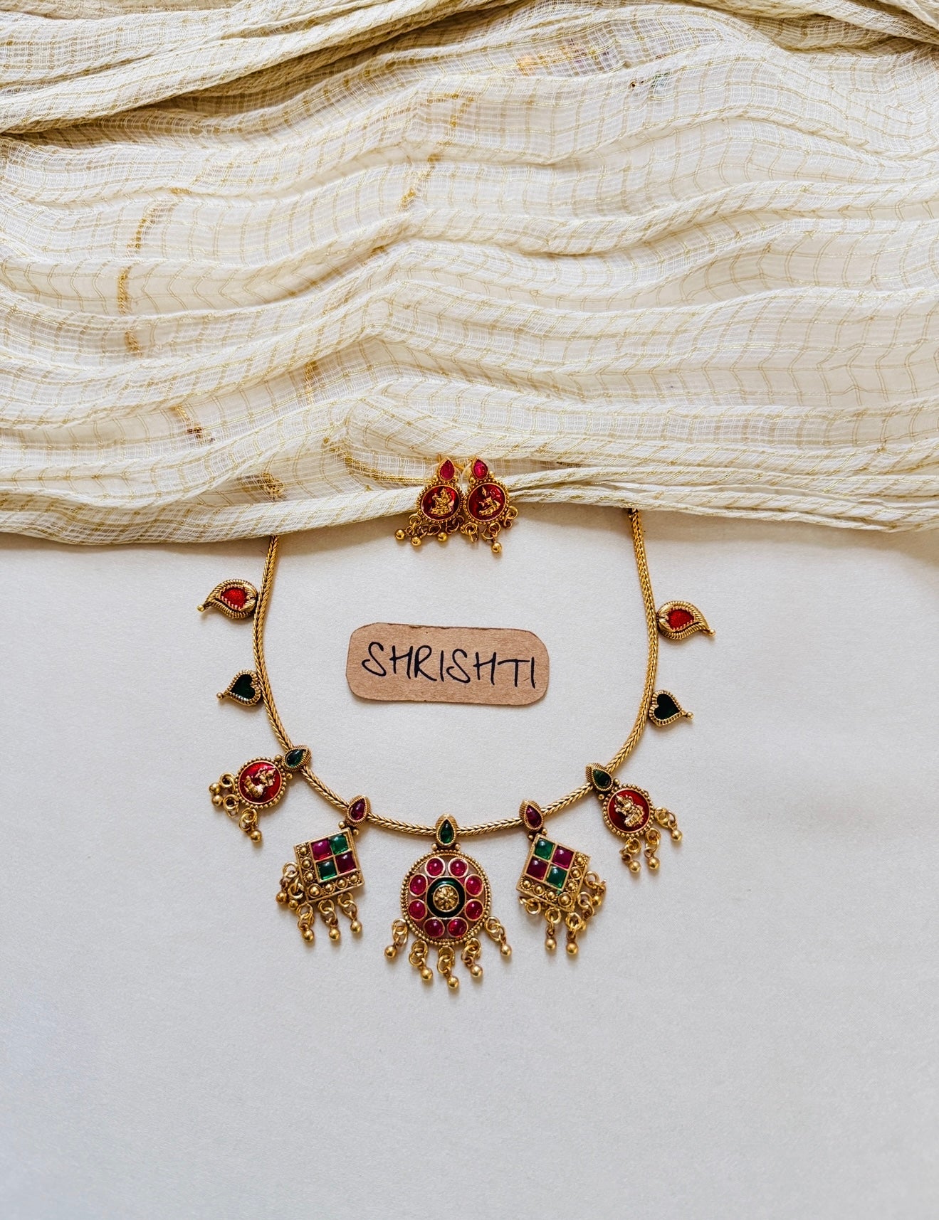 arya kemp necklace