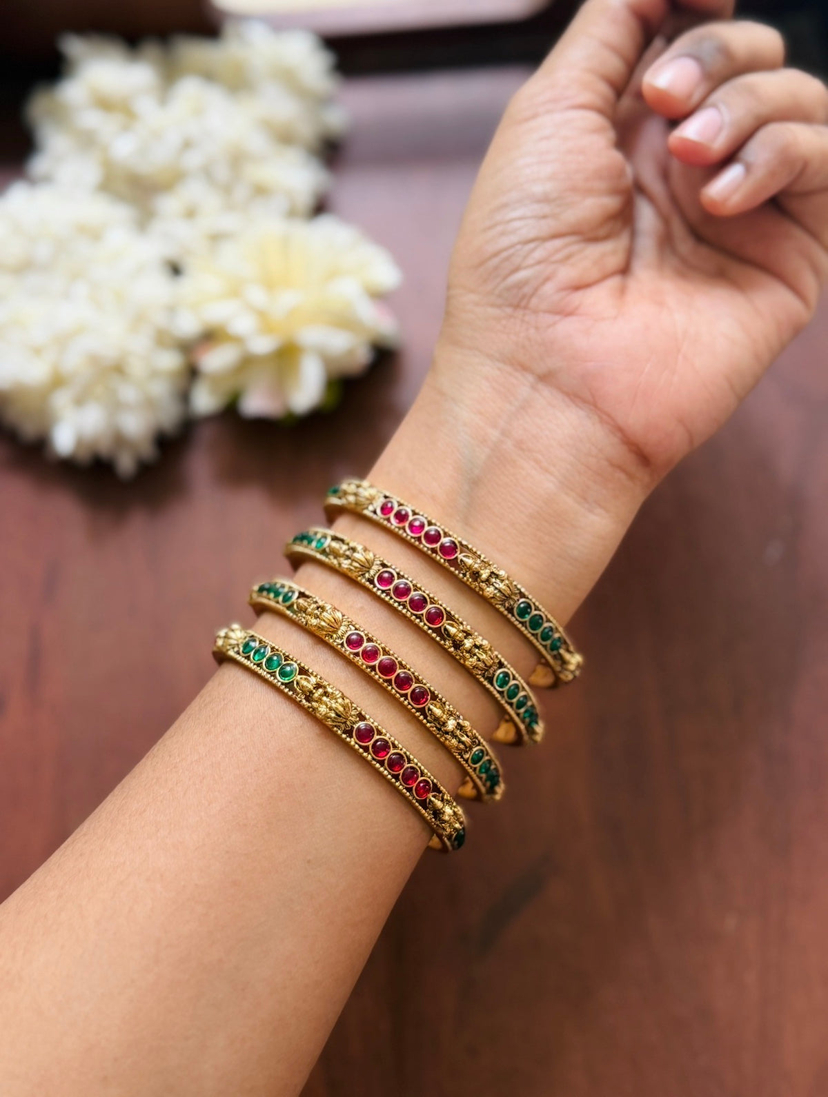 kemp mini devi bangles